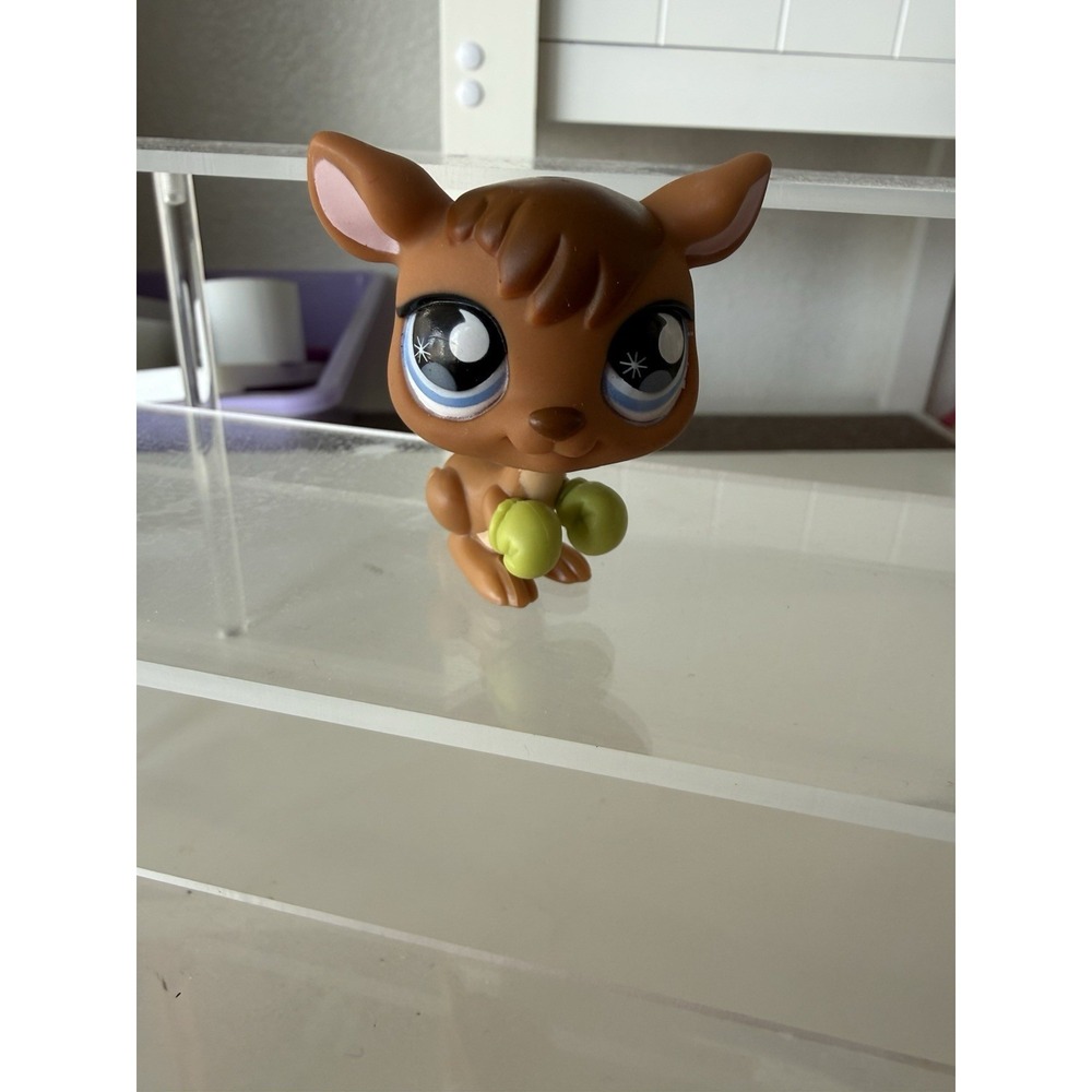 Littlest Pet Shop lps Kangaroo #682 with Green Boxing Gloves and Blue Snow Eyes